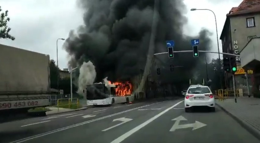 Pożar autobusu w Bytomiu w dzielnicy Karb