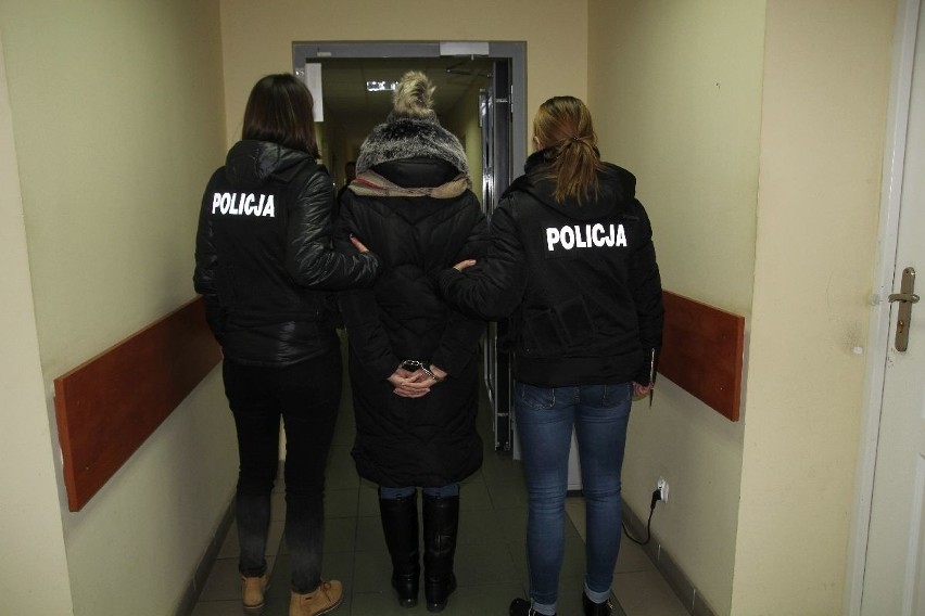 Policjanci z Kielc zatrzymali podejrzewanych o oszustwa. Wśród ofiar starsi i zadłużeni 