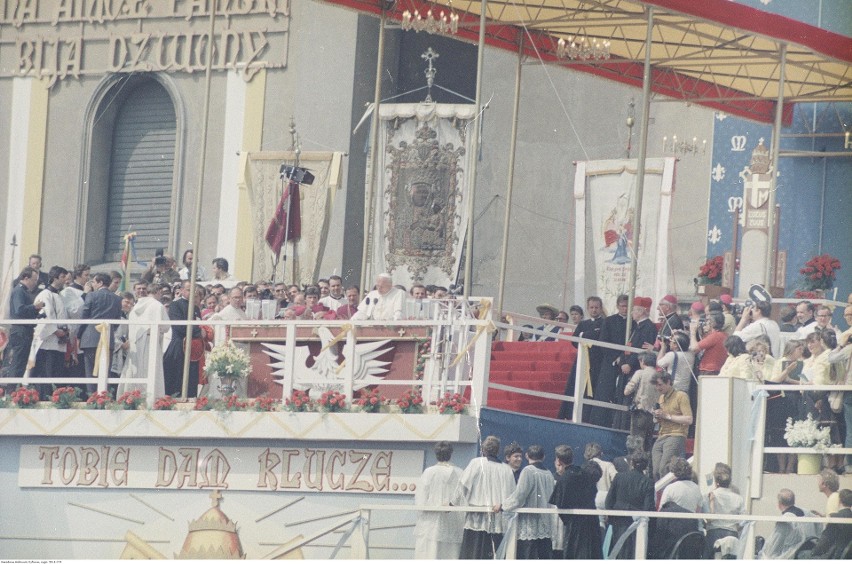 Rocznica śmierci Jana Pawła II. Archiwalne zdjęcia papieża