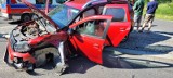 Wypadek na DW 463 w Staniszczach Małych. Kierowca BMW wyprzedzał na skrzyżowaniu i uderzył w drugie auto