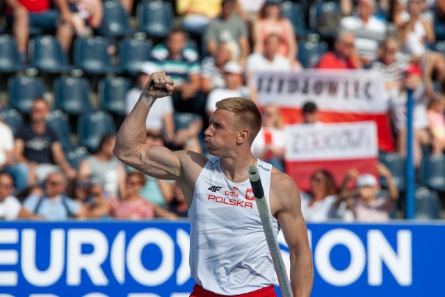 Pochodzący z Dusznik tyczkarz Piotr Lisek wygrywając swój konkurs dołożył cegiełkę do wielkiego sukcesu reprezentacji lekkoatletów na stadionie w Bydgoszczy