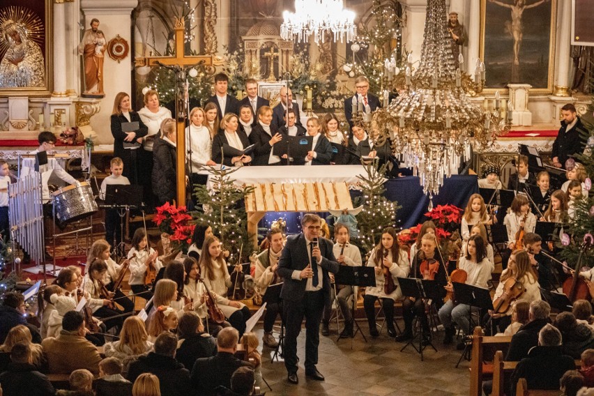 Koncert kolęd w Supraślu. W Kościele pw. Świętej Trójcy uhonorowano Jana Młyńskiego [ZDJĘCIA]