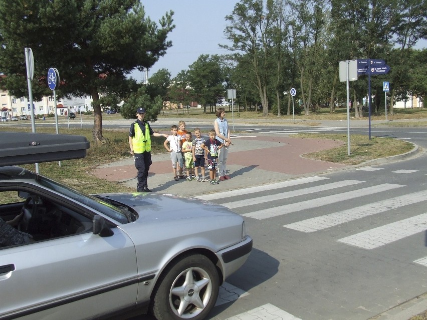 Uczniowie z Solca Kujawskiego uczyli się przechodzenia przez jezdnię