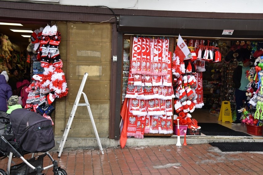 Zakopane: Pucharowe szaleństwo zaczyna się wieczorem, ale pierwsi kibice skoków są już w mieście [ZDJĘCIA]