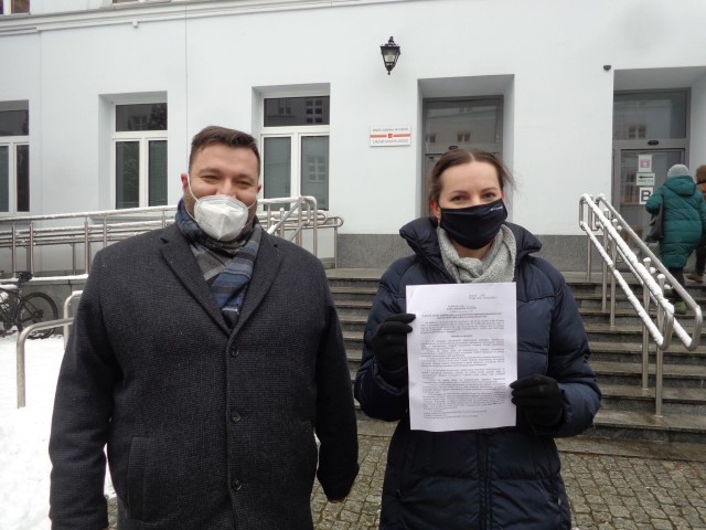 Małgorzata Moskwa-Wodnicka i Piotr Bors uważają, że nowej uchwały w sprawie opłat za śmieci Regionalna Izba Obrachunkowa nie powinna kwestionować.