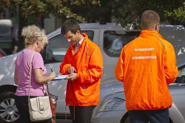 Na ulicy spotkaliśmy przedstawicieli KWW „Porozumienie Dombrowicza”, którzy także starali się uzyskać poparcie bydgoszczan w walce o mandaty radnych i stanowisko prezydenta miasta. Tu w przeciwieństwie do opisywanego komitetu na listach były nazwiska kand