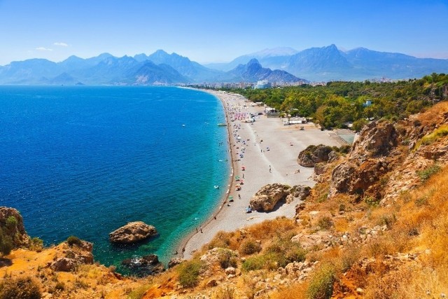 Podobnie jak przed rokiem na pierwszym miejscu wśród krajów wybieranych na tegoroczny urlop letni znajduje się Turcja. Oprócz Turcji, Bułgarii czy Albanii  wśród mieszkańców regionu popularne stały się także wyspy Kefalonia i Itaka oraz Podgorica.