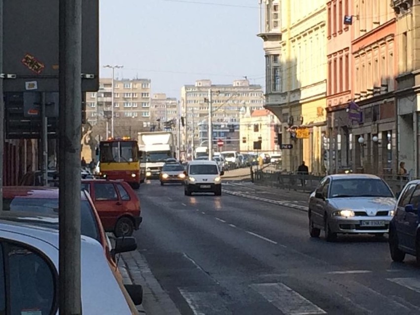 Awaria autobusu na Ruskiej. Zepsuty pojazd zablokował drogę (ZDJĘCIA)
