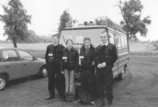 Młodzi ratownicy podczas ćwiczeń: Przemysław Łaskawiec (pierwszy z lewej), Ewa Łaskawiec, Katarzyna Oleszkiewicz i Marek Papierz.