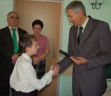 Burmistrz Nowej Dęby wręczył nagrody najlepszym uczniom