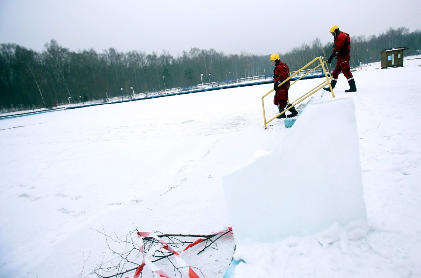 Strażacy z Mysłowic prowadzili ćwiczenia lodowe na...