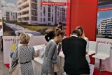 Kupno własnego mieszkania czy najem: wybór wciąż nie jest łatwy, a obie opcje coraz mniej dostępne dla wielu rodzin w Polsce