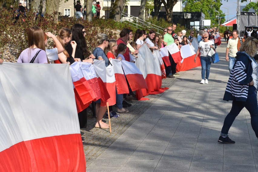 Próba pobicia lokalnego rekordu długości flagi narodowej w...