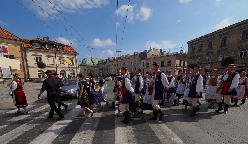 Roztańczony korowód przeszedł ulicami Lublina. Zobacz zdjęcia 