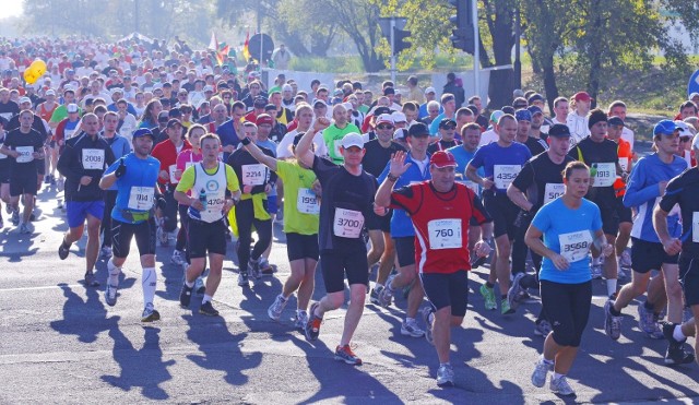 Maratony uprawia wielu biegaczy, ale wyczyn Hiszpana jest niebywały