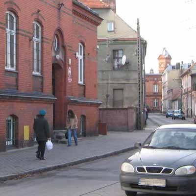 Interaktywna mapa wprowadza w błąd. Na przykład według niej ten budynek jest siedzibą starostwa. Ale naprawdę jest tu prokuratura.