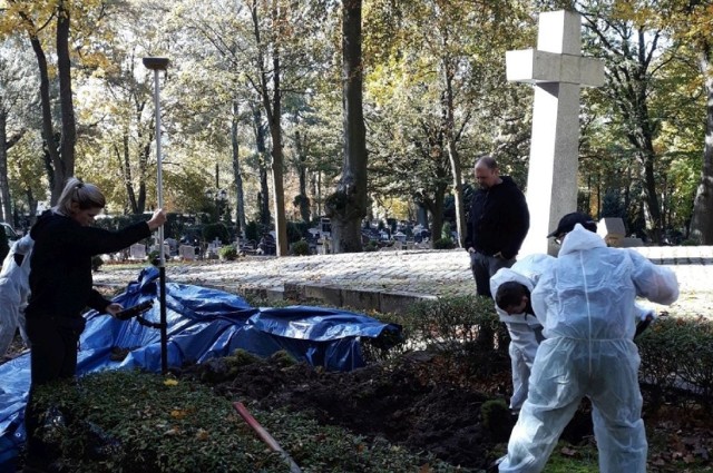 Prace poszukiwawcze na terenie słupskiego cmentarza przeprowadzone w dniach 14-15 października 2019 roku