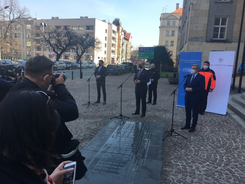 Helikoptery LPR przechodza w tryb pracy 24-godzinnej, aby...