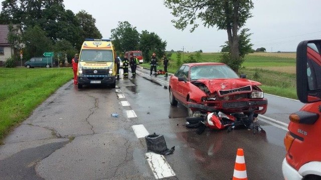 W środę po godzinie 11.30 dyżurny KMP w Suwałkach otrzymał zgłoszenie, że w miejscowości Rudniki w gminie Raczki doszło do wypadku drogowego.