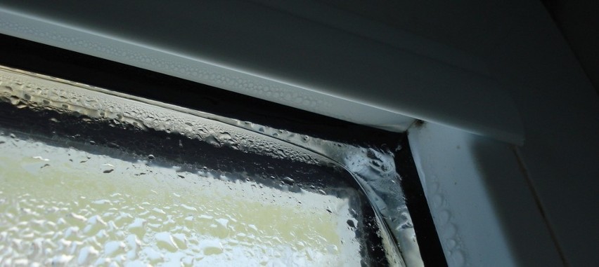 Sople i lód na szybach, czyli jak źle zamontowane okna mogą napsuć zdrowia i nerwów