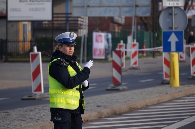 Przed południem ruch na Raginisa i Wysockiego odbywał się...