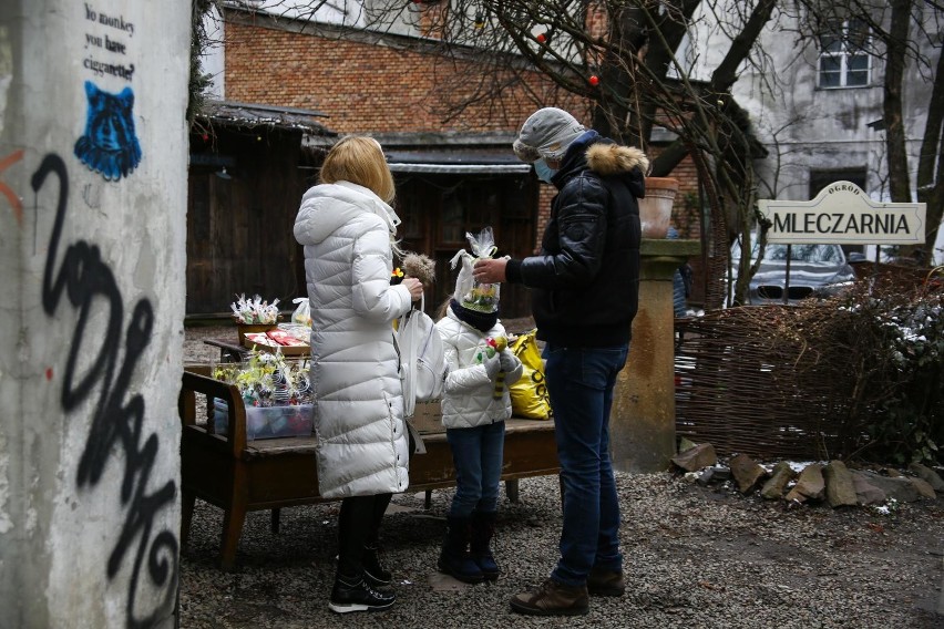 Wielkanoc tylko w domu? Czy można jechać na święta do...