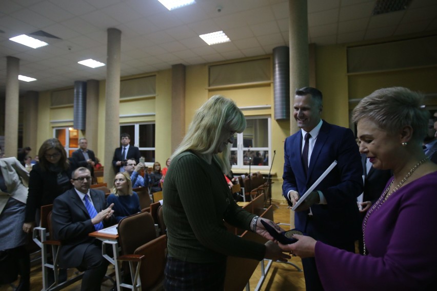 Oto laureaci tytułu „Nauczyciel na medal”. Wręczyliśmy nagrody zwycięzcom plebiscytu DZ [ZDJĘCIA]