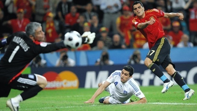Daniel Guiza (Hiszpania)zdobywa zwycięskiego gola w meczu z...