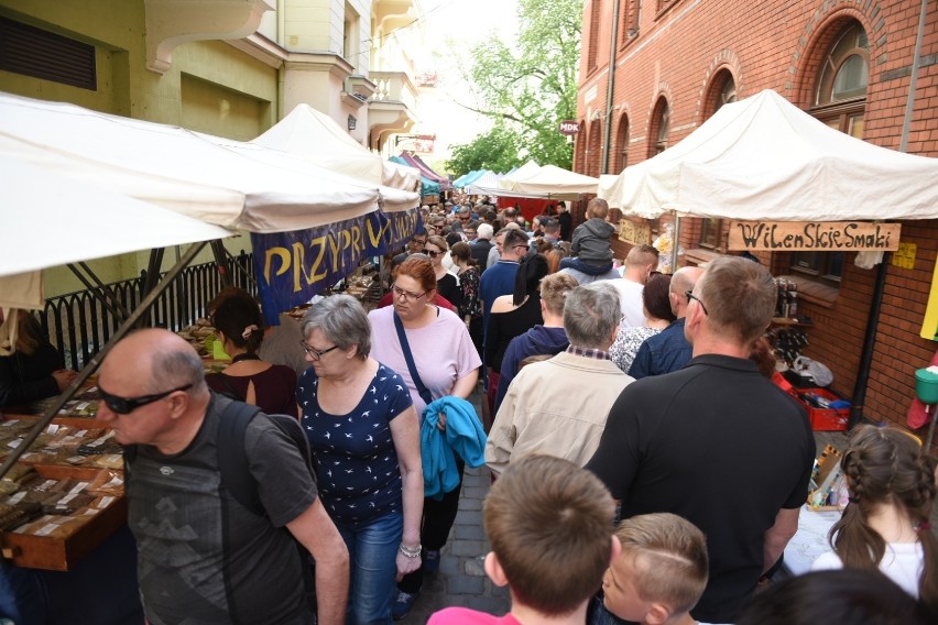 Inscenizacje historyczne, średniowieczne turnieje i jarmark...