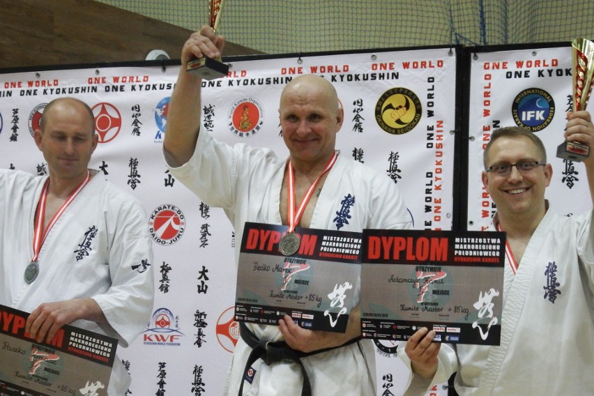 Zawodnicy  Klubu Kyokushin Karate na zawodach w Leżajsku