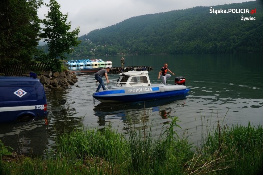 Policyjni motorowodniacy wypłynęli już na żywieckie jeziora. Będą pilnować bezpieczeństwa wypoczywających [ZDJĘCIA]