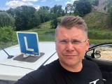 Mistrzowie Motoryzacji: Instruktor nauki jazdy Przemysław Cielecki wierzy w swoich kursantów