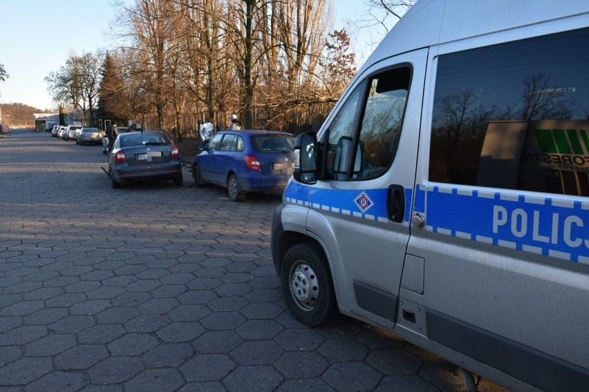 Bardzo poważny wypadek na Tuwima w Łodzi! Auto przygniotło pieszego! ZDJĘCIA