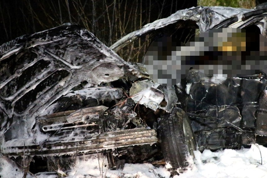 Tragiczny wypadek na trasie Karwice - Smardzewo. 2 osoby nie żyją [ZDJĘCIA, WIDEO]