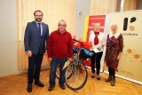 Seniorzy z Kluczborka podsumowali kolejny sezon wycieczek rowerowych. Były nagrody dla najaktywniejszych