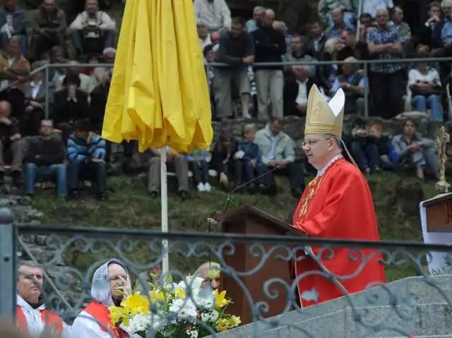 Kazanie do pątników wygłosił ks. biskup Andrzej Czaja.