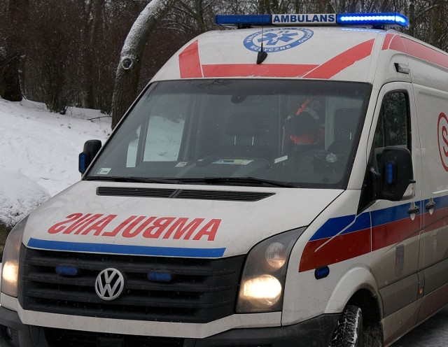 Bogdan C. doznał urazu ręki i został przewieziony do szpitala w Olecku