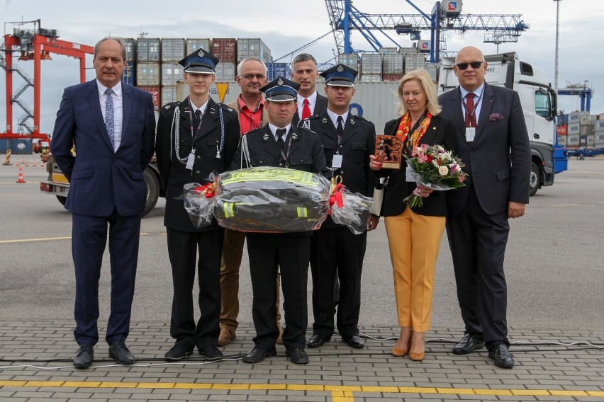 Terminal DCT. Przekazanie sprzętu strażakom z OSP Raduń...