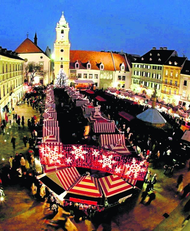 Bratysława: jarmark bożonarodzeniowy na Rynku Głównym jest...