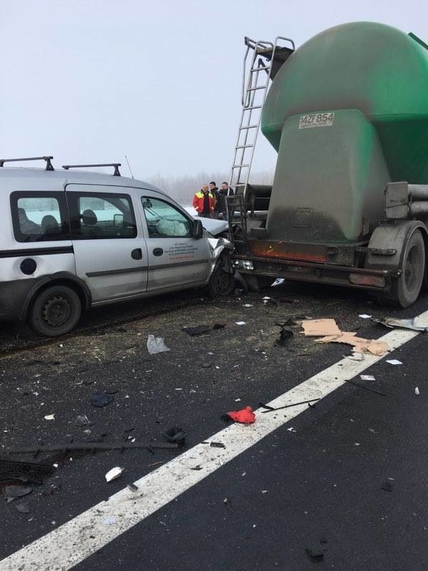Wypadek na A1 koło Piotrkowa Trybunalskiego. Zderzenie kilkudziesięciu samochodów [ZDJĘCIA,FILM]