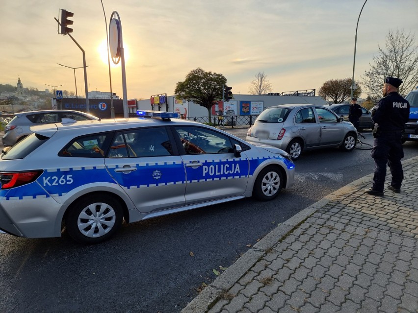 Wypadek w Przemyślu. Kierująca nissanem micra najechała na rowerzystę [ZDJĘCIA]