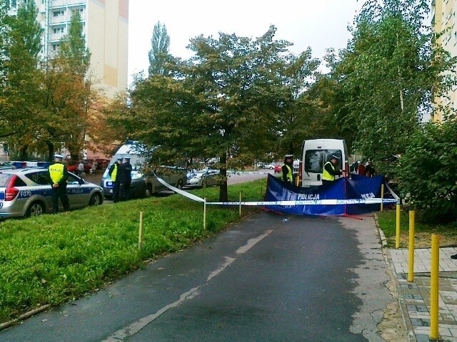 Śmiertelny wypadek na Tatrzańskiej. Samochód potrącił kobietę na chodniku [ZDJĘCIA]