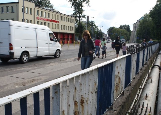 Most Zamkowy jest najważniejszym miejscem dla komunikacji w mieście.