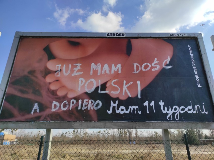 Billboardy spotkać można w wielu miejscach Poznania. Przy...