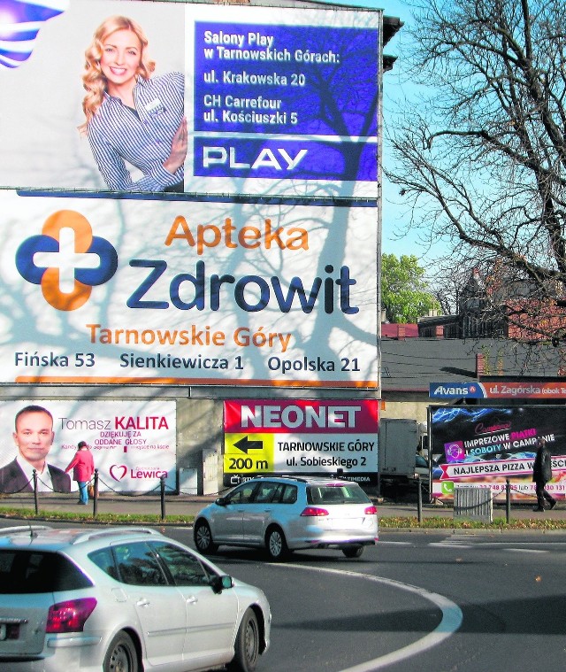 Wkrótce taki widok może przejść do historii. Samorządowcy mają narzędzie do walki z reklamowym miszmaszem.