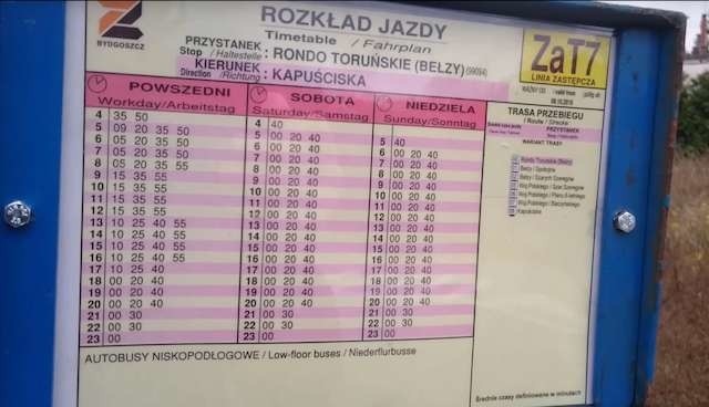 Linia zastępcza, szczególnie w weekendy oraz w godzinach wieczornych nie kursuje zbyt często. Jeśli nie zdążymy, trzeba czekać - nawet ponad 20 minut.