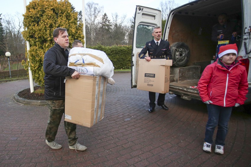 Paczki i medale dla podopiecznych słupskiego hospicjum