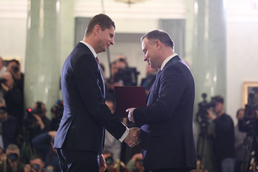 Prezydent Andrzej Duda powołał w piątek nowy rząd premiera...