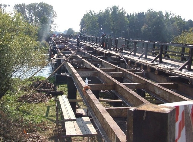 Ze względu na przebudowę, most w Tomczycach będzie zamknięty dla ruchu kołowego do końca tego roku.