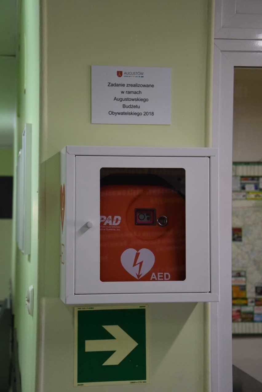 Augustów. Automatyczne defibrylatory pojawiły się na ścianie urzędu miasta i domu kultury (zdjęcia)